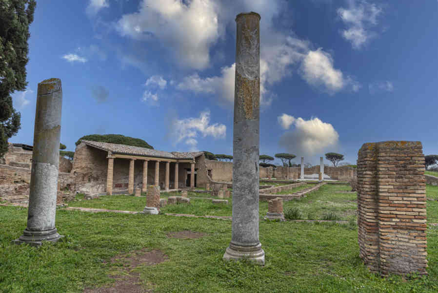 Italia - Ostia 61 - parque arqueológico de Ostia Antica.jpg